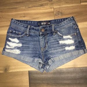 HOLLISTER LOW RISE DENIM SHORT SHORTS DISTRESSED Size 3